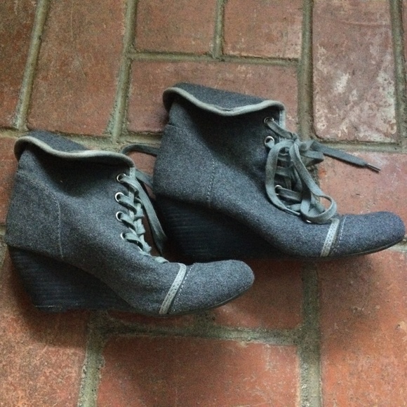 Aldo Grey Wedge Laces Booties size 9 to 10 - Picture 2 of 5